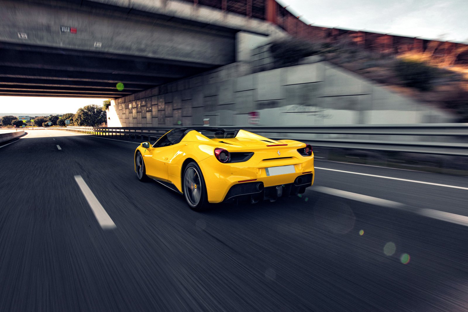 Marc-Sanchez-Badia-Ferrari-488-Spider-Yellow-01